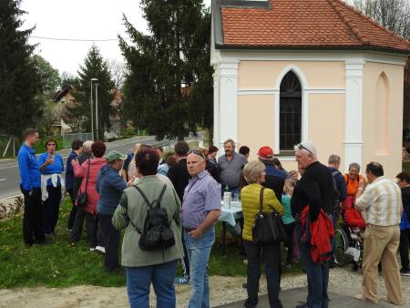 Pohod po novozgrajenih pločnikih 17